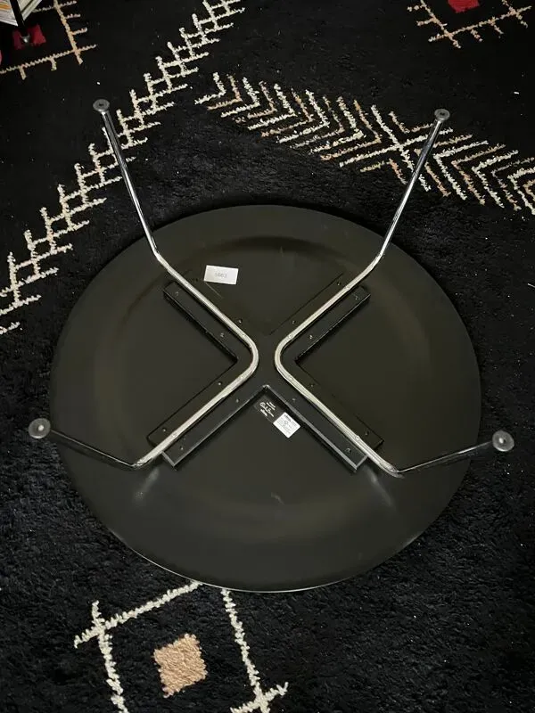 Illustration numéro 5 du produit Table basse CTM par Charles et Ray Eames