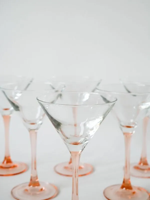 Illustration numéro 5 du produit Lot de 6 verres à cocktails en verre à pieds rose Luminarc Made in France,