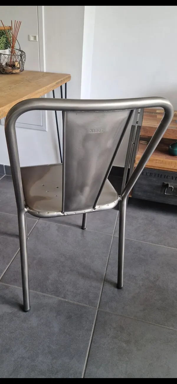 Illustration numéro 5 du produit Authentique Chaise Tolix Neuve – Acier Brossé Verni