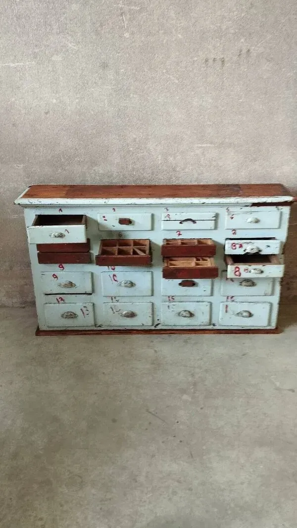 Illustration numéro 5 du produit Meuble de métier