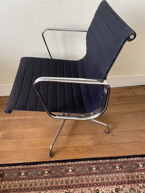 Illustration numéro 5 du produit Fauteuil VITRA d’après EAMES