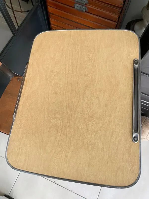 Illustration numéro 5 du produit Pupitre d'écolier américain vintage