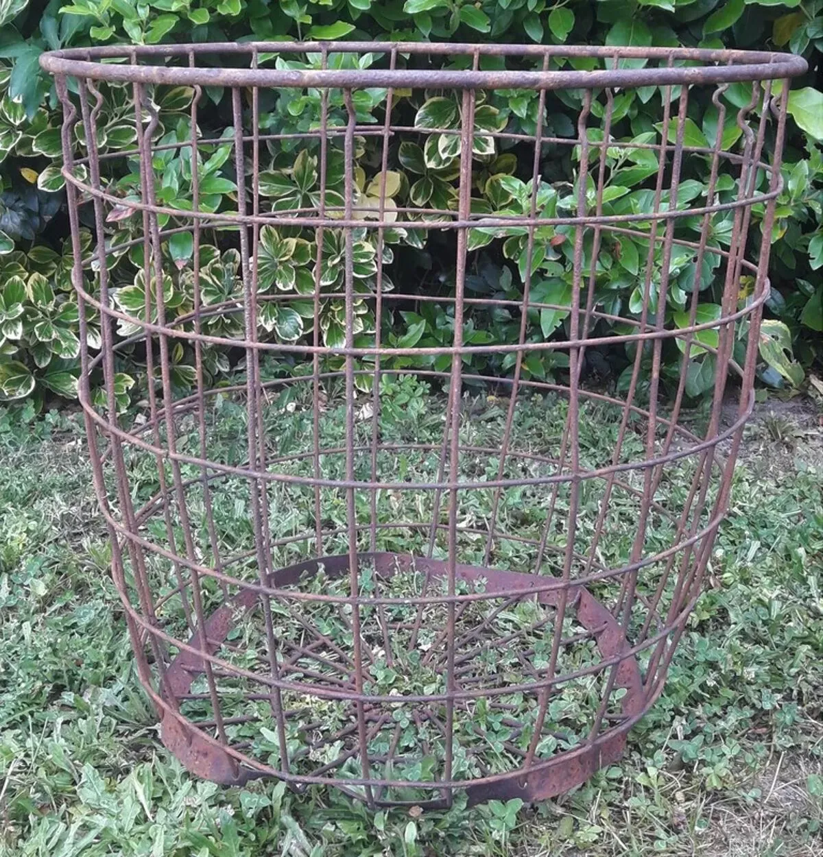 Illustration numéro 5 du produit Corbeille panier h58 d59cm industrielle en fer