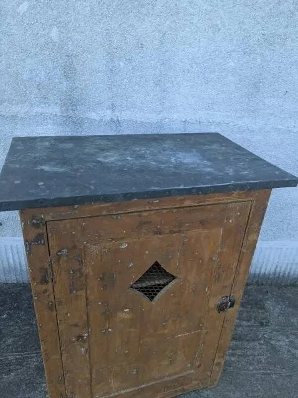 Illustration numéro 5 du produit Buffet, garde-manger