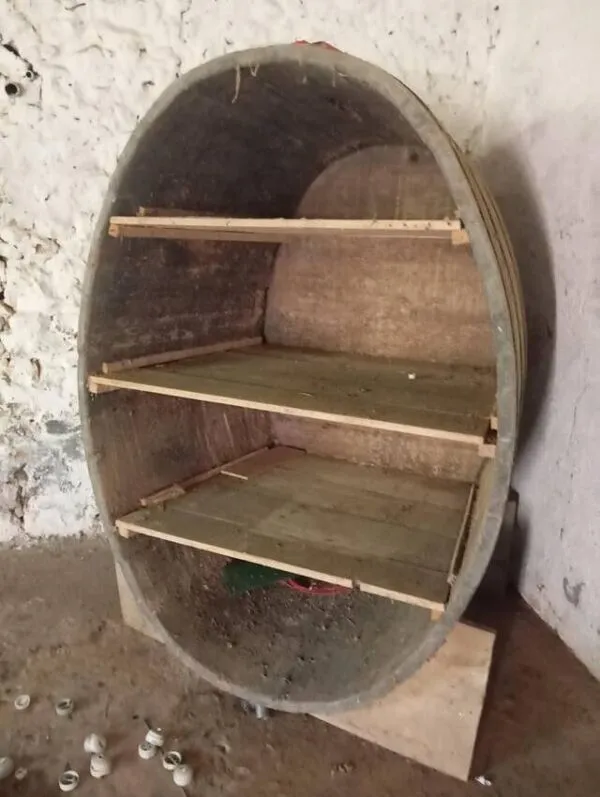 Illustration numéro 5 du produit Bibliothèque de caviste en foudre de chêne