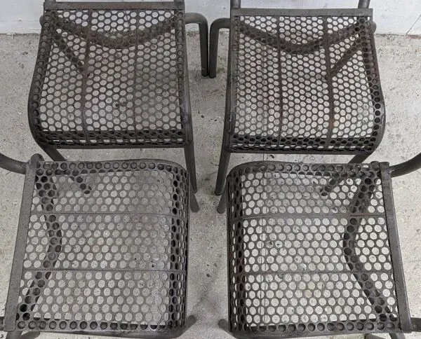 Illustration numéro 5 du produit Quatre Chaises empilables Atelier industriel design vintage 50 60