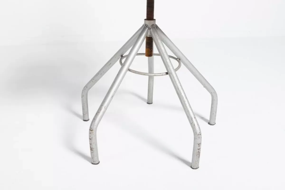 Illustration numéro 5 du produit Tabouret industriel vintage