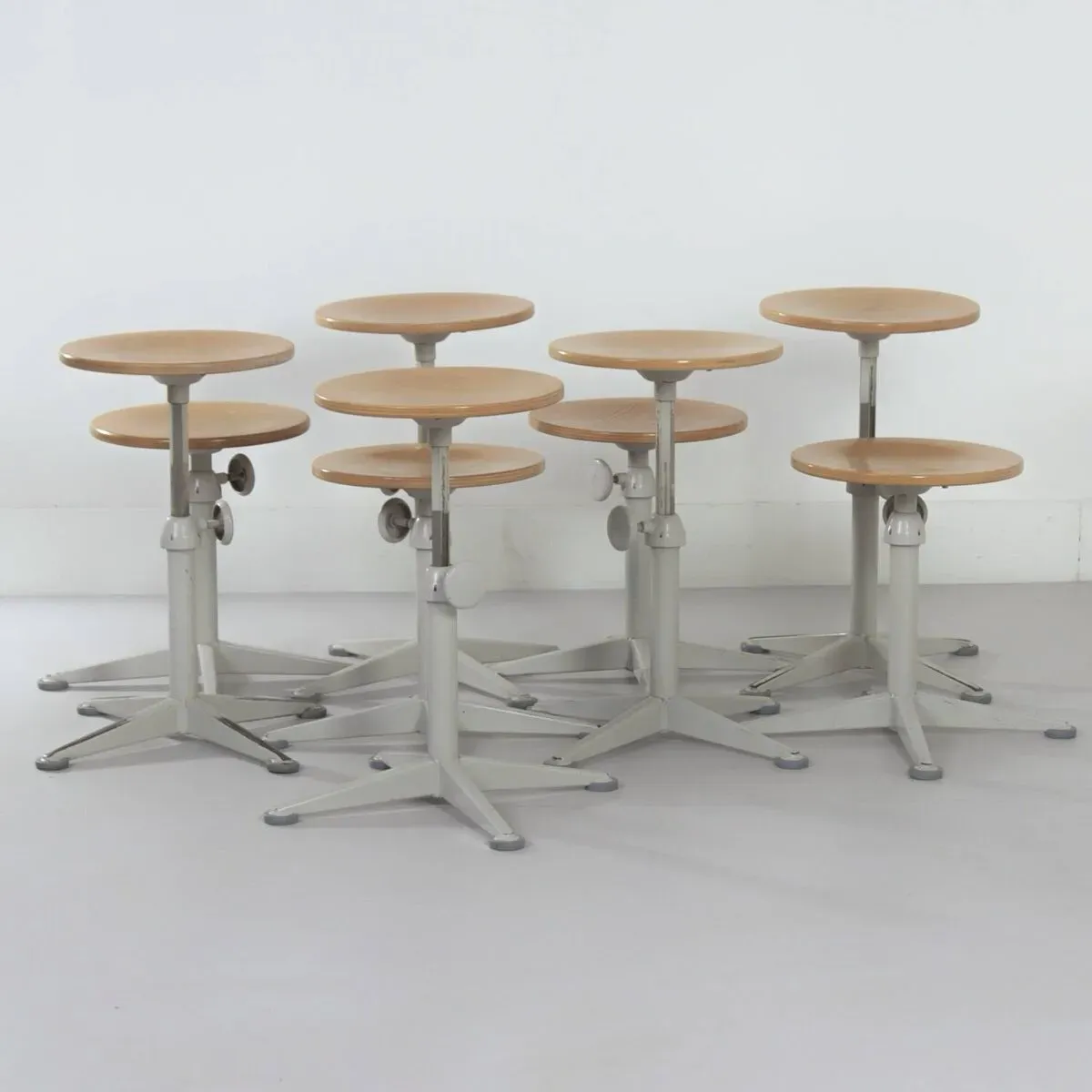 Illustration numéro 5 du produit TABOURET VINTAGE DE FRISO KRAMER POUR AHREND THE CIRCLE, ANNÉES 1960