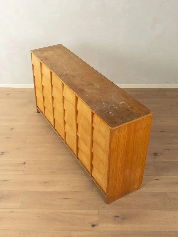 Illustration numéro 5 du produit Commode vintage avec trente tiroirs, en bois de frêne, années 1950.