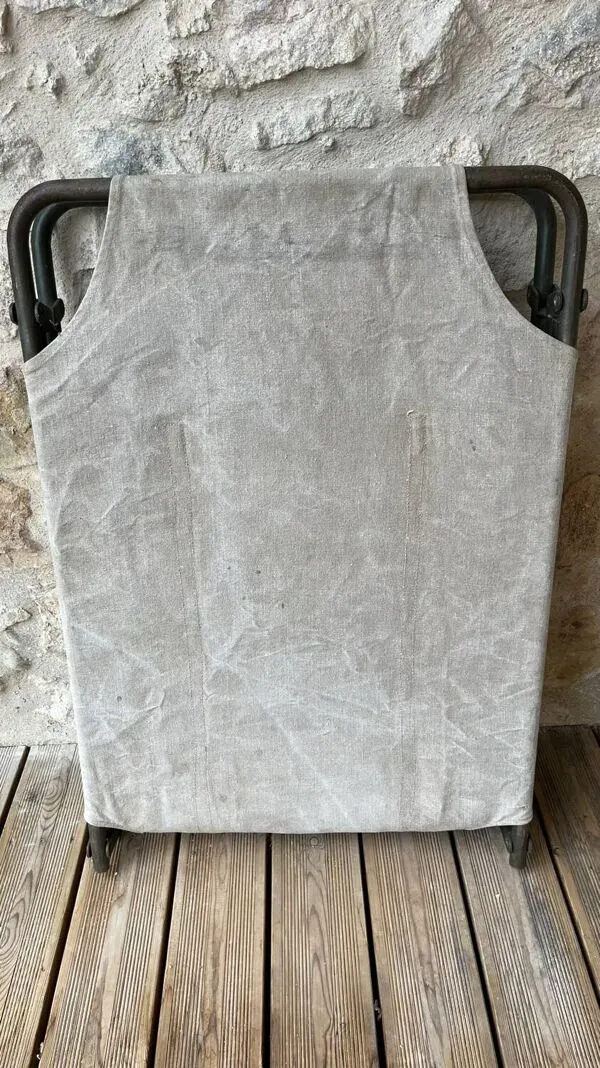 Illustration numéro 5 du produit Lit de camp militaire pliant ancien en toile et métal vert kaki