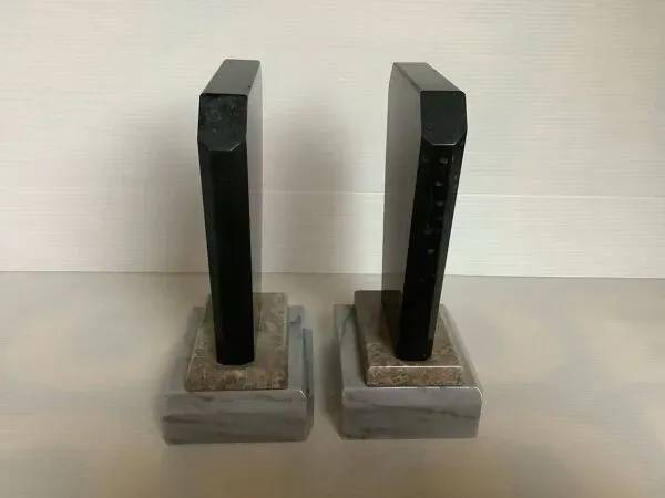 Illustration numéro 5 du produit Paire de serre livres asymétriques en marbre art déco