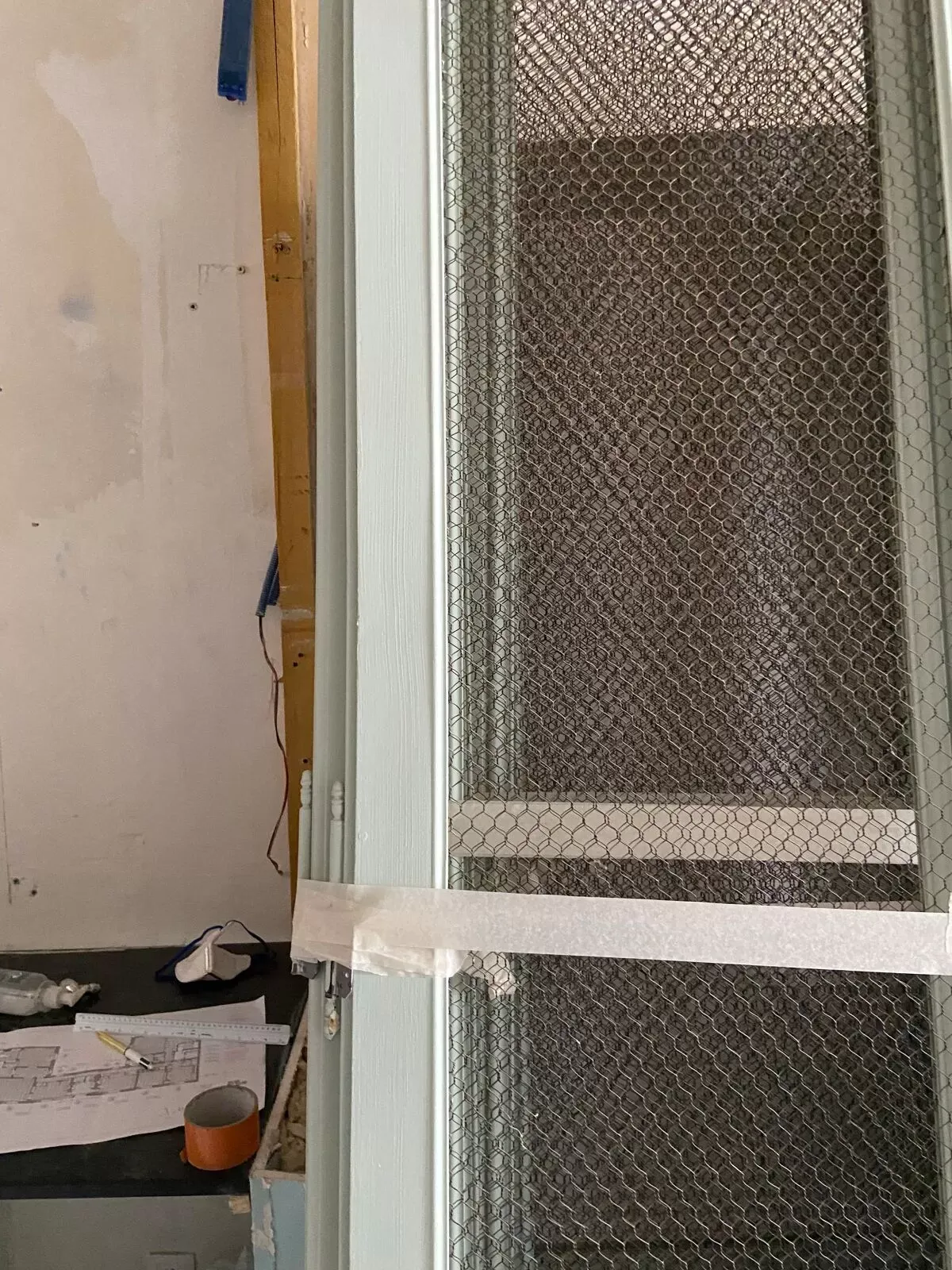 Illustration numéro 5 du produit Paires de portes grillagées anciennes en bois de chêne pour armoire