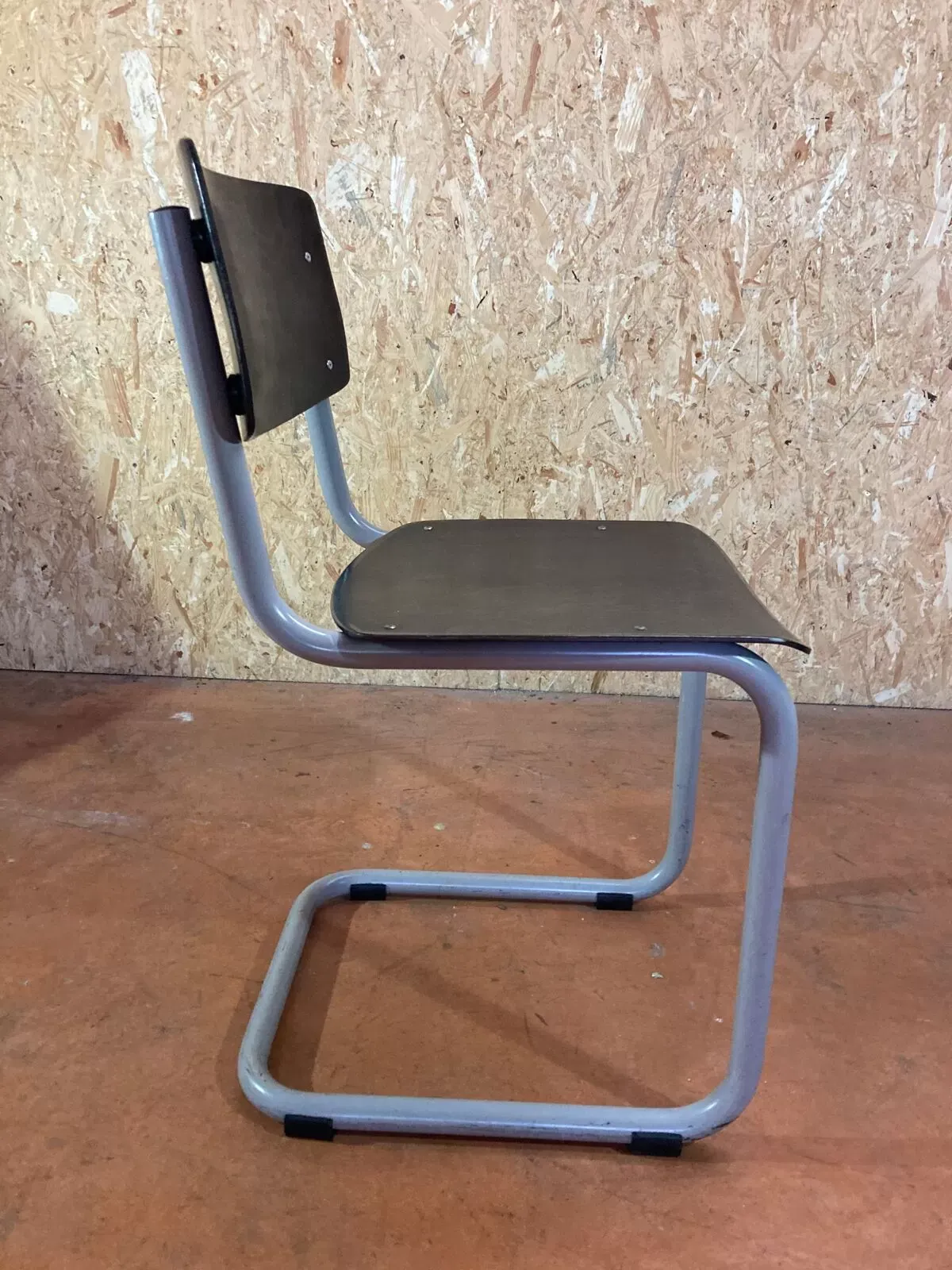 Illustration numéro 5 du produit Chaise industrielle Gipsen