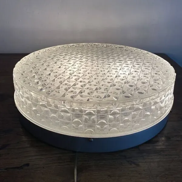 Illustration numéro 5 du produit Plafonnier rond en verre holophane, années 60