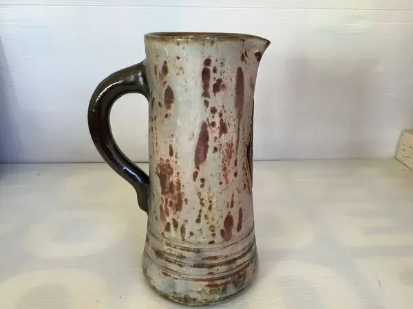 Illustration numéro 5 du produit Grand pichet vase Belgique signé Dubois