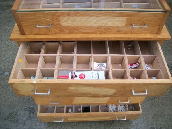 Illustration numéro 5 du produit Caisse présentoir de pêche