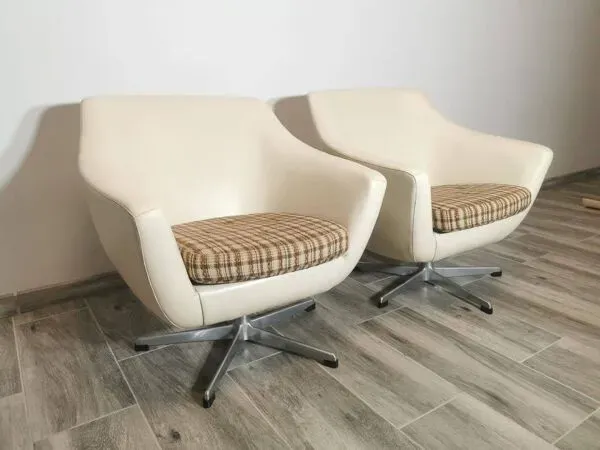 Illustration numéro 5 du produit Fauteuils du milieu du siècle