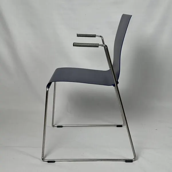 Illustration numéro 5 du produit Chaise Blå Station en aluminium bleu et inox, Suède, 2004