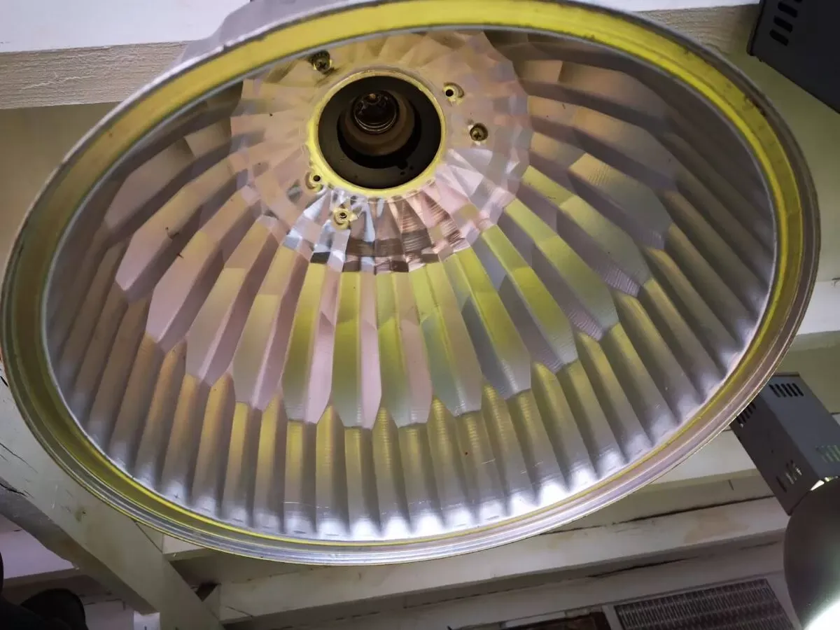 Illustration numéro 5 du produit Suspension industriel noire et métal