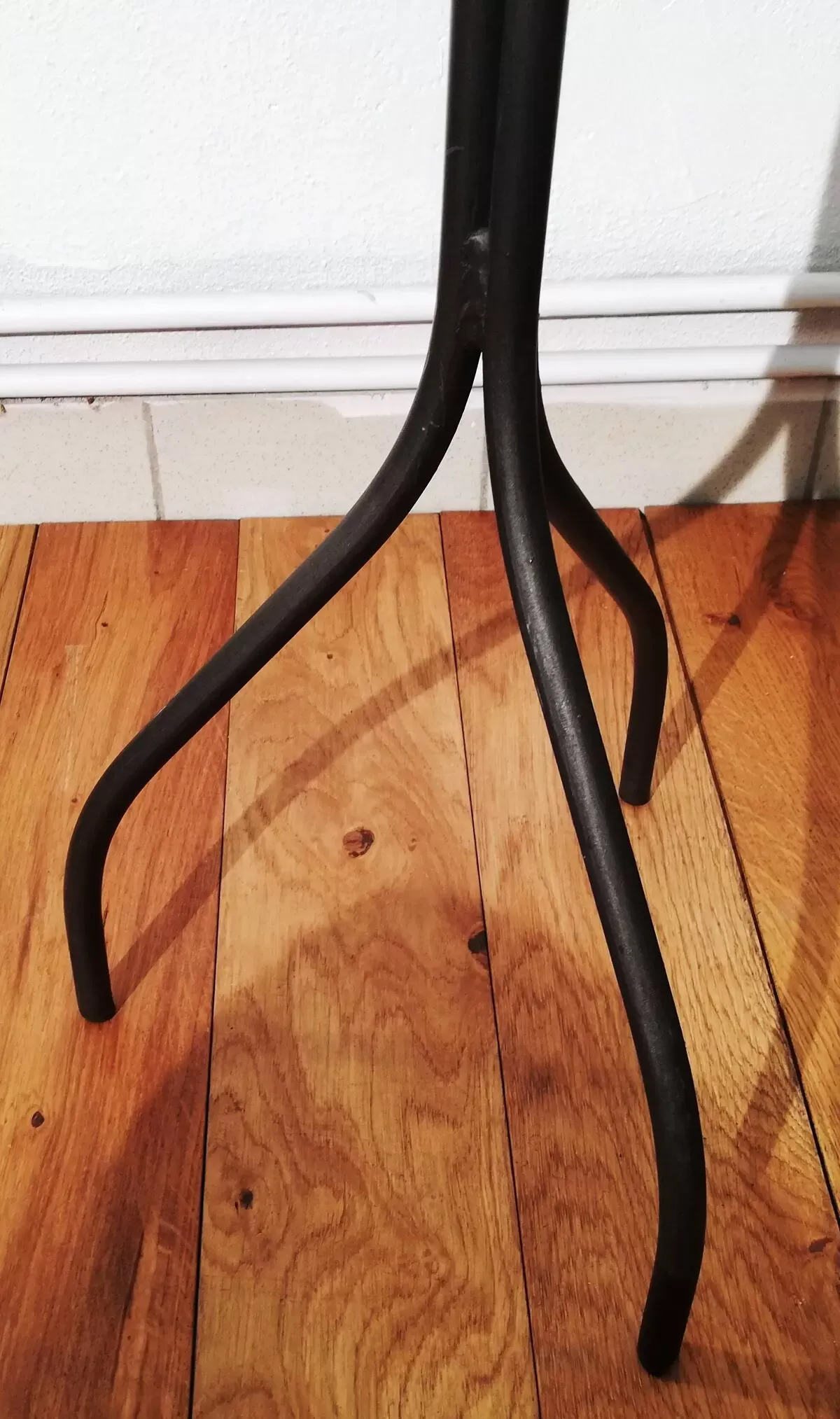 Illustration numéro 5 du produit Table d'appoint vintage