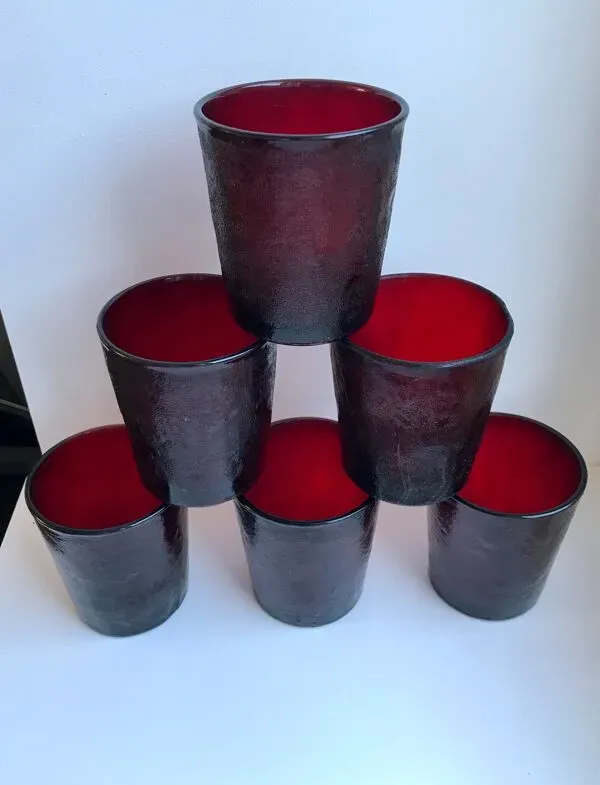 Illustration numéro 5 du produit Lot de 6 verres en verre coloré bordeaux années 70