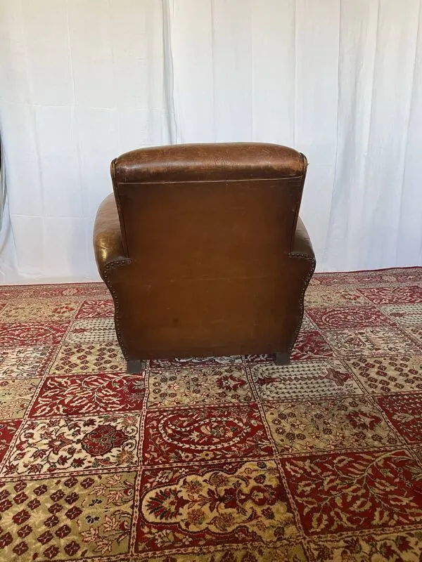 Illustration numéro 5 du produit Fauteuil club ancien en cuir de vachette