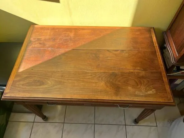 Illustration numéro 5 du produit Table en bois ancienne