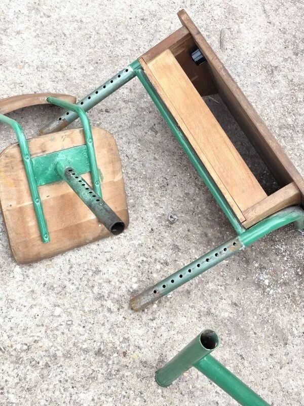 Illustration numéro 5 du produit Bureau écolier pupitre vintage ancien sortie de cave