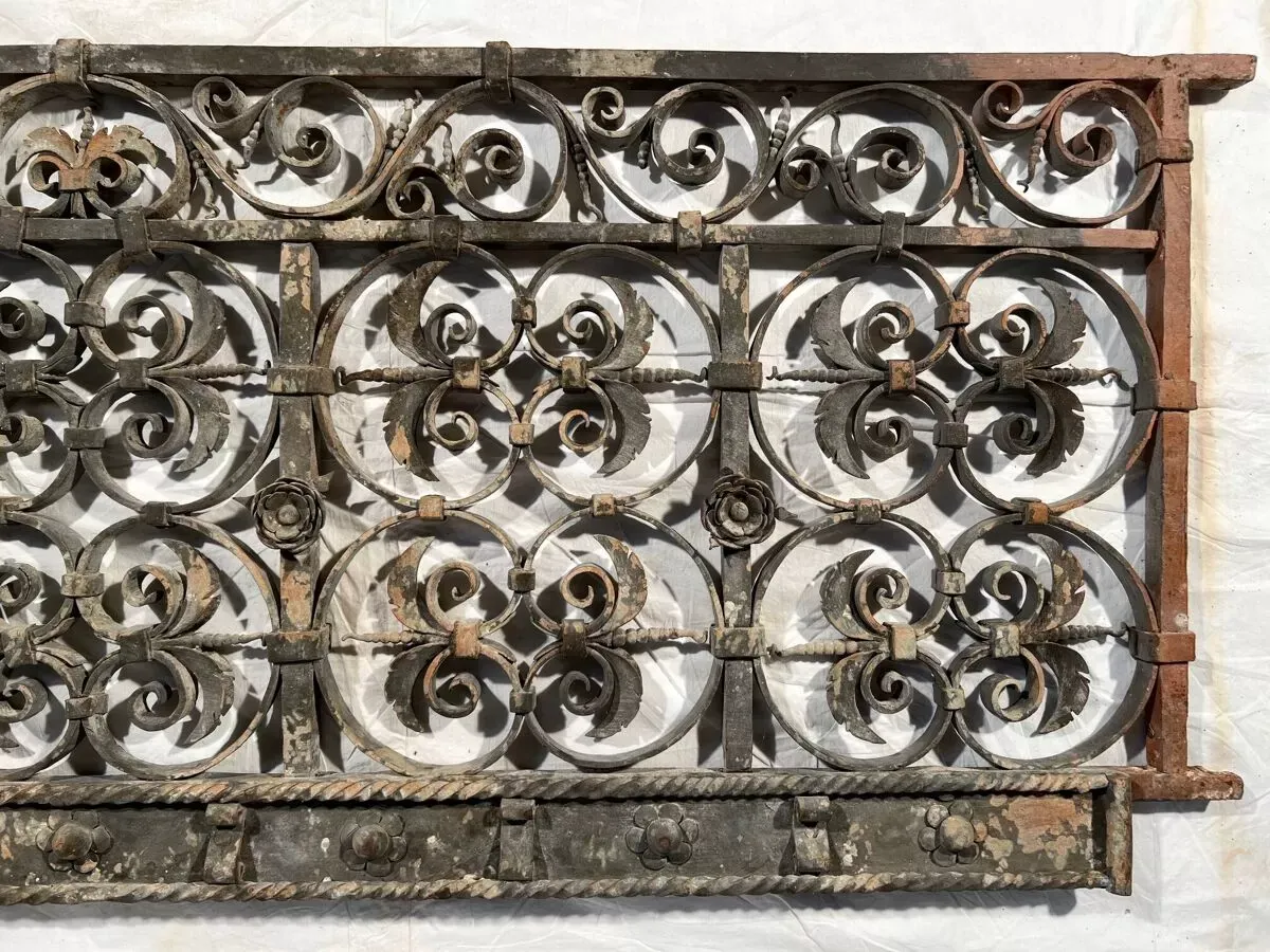 Illustration numéro 5 du produit Garde corps XVIIem en fer forgé, rambarde barrière de balcon