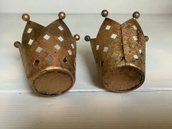 Illustration numéro 5 du produit Paire de bougeoirs couronnes