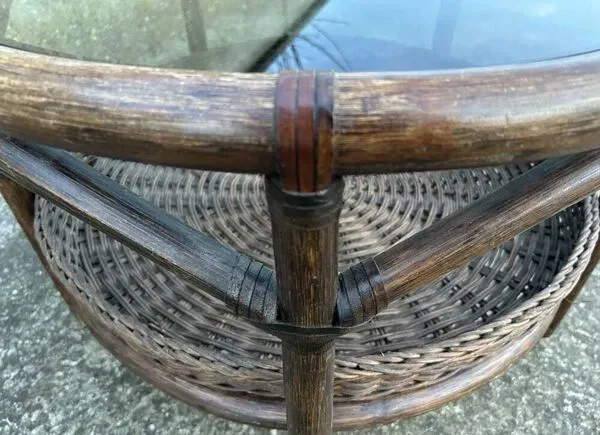 Illustration numéro 5 du produit Table basse ronde en rotin et bambou, vintage 1960