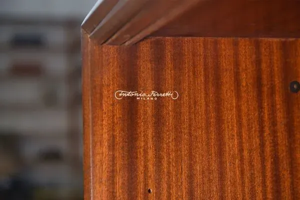 Illustration numéro 5 du produit Meuble de rangement minimaliste par Antonio Ferretti Milano 1960