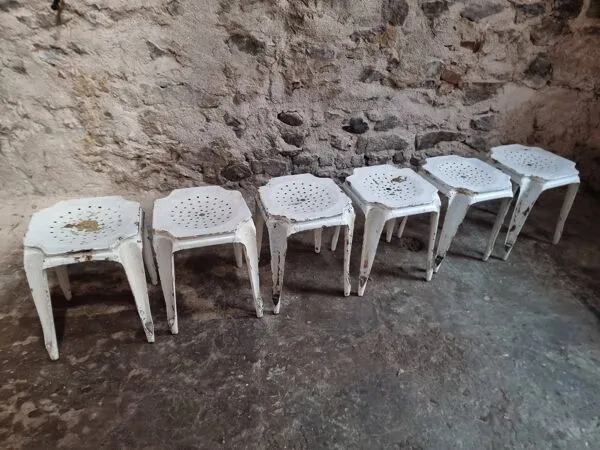 Illustration numéro 5 du produit Lot de 6 tabourets industriels français Multipl’s – Années 1930