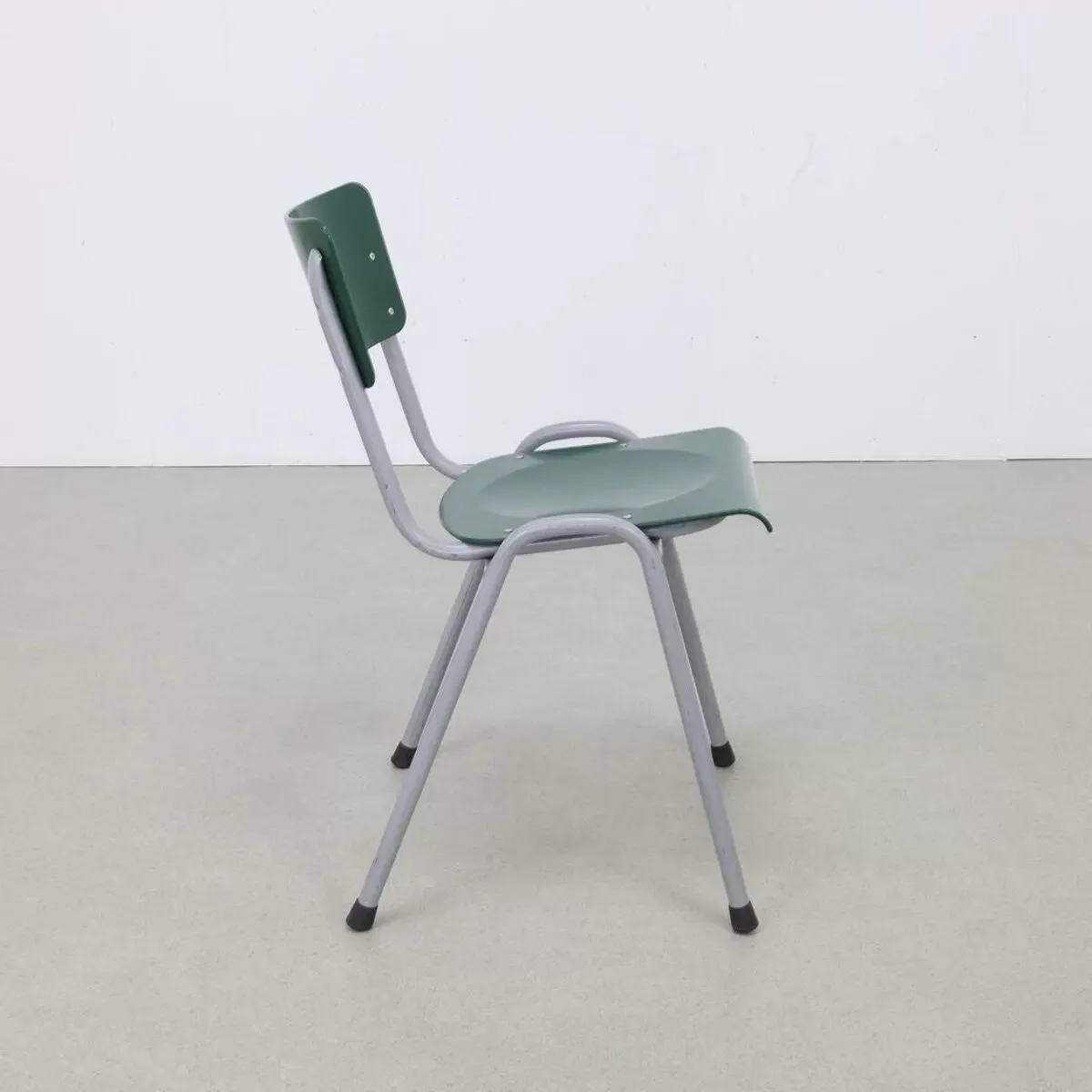 Illustration numéro 5 du produit 3x Chaise de salle à manger Chaise d'école vintage industrielle, années 1970