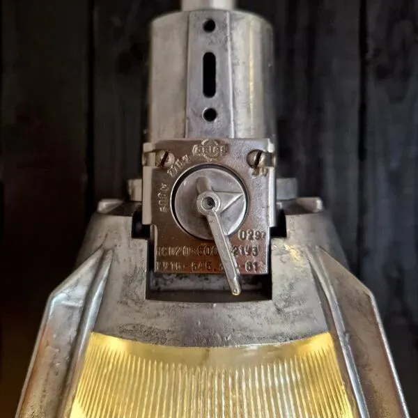 Illustration numéro 5 du produit „Alma“ lampe industrielle ukrainienne poli / vert