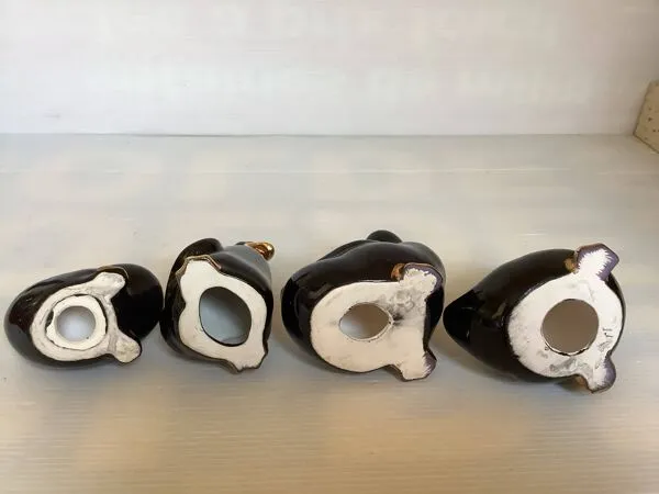 Illustration numéro 5 du produit Quatre petits canards noirs et dorés