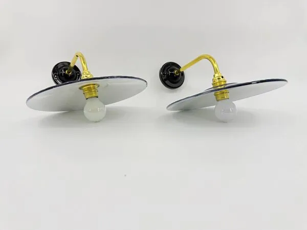 Illustration numéro 5 du produit Appliques en tôle émaillée