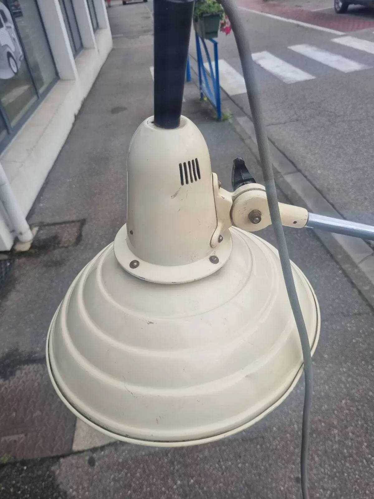 Illustration numéro 5 du produit Rare Ancien lampadaire médical paul rimé