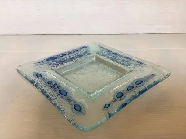 Illustration numéro 5 du produit Vide poche en pâte de verre bleue