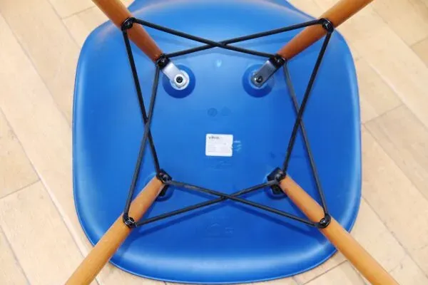 Illustration numéro 5 du produit Chaise DSW, Charles & Ray Eames