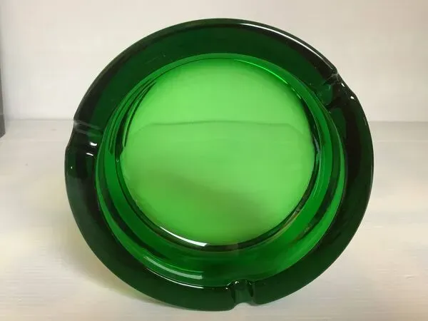 Illustration numéro 5 du produit Cendrier vide poche vert design Italy