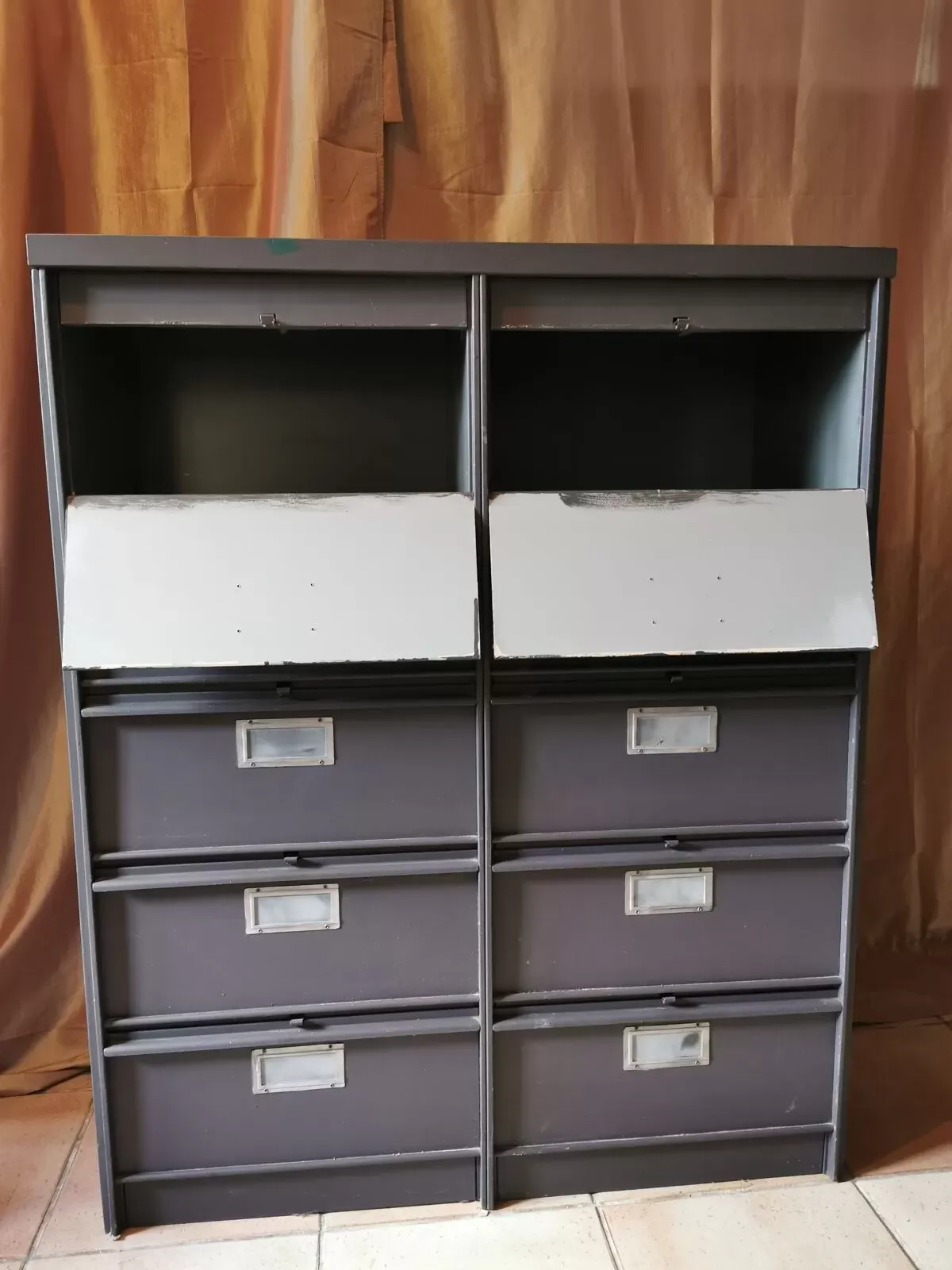 Illustration numéro 5 du produit Meuble industriel 10 casiers en métal ''Ronéo