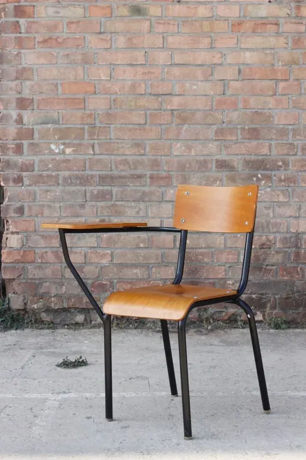 Illustration numéro 5 du produit Siège écritoire d'écolier, France 1950