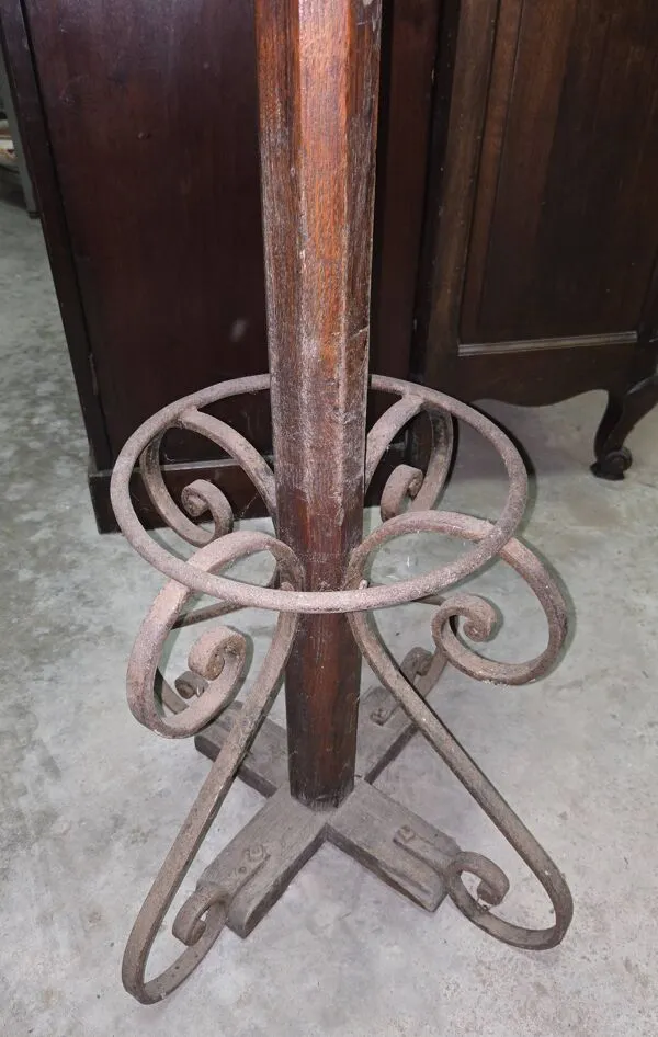 Illustration numéro 5 du produit Tabouret d’atelier ancien bois et fer forgé – H 82 cm