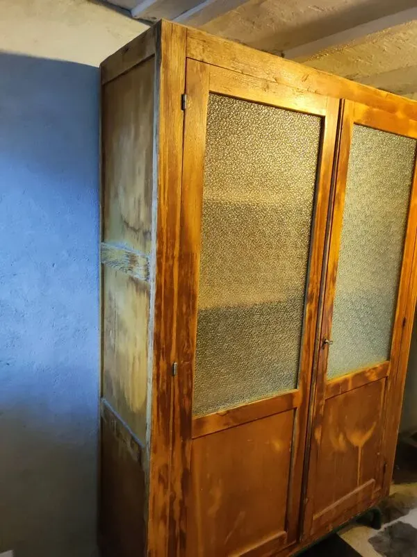 Illustration numéro 5 du produit Armoire d'école vitrée, années 50