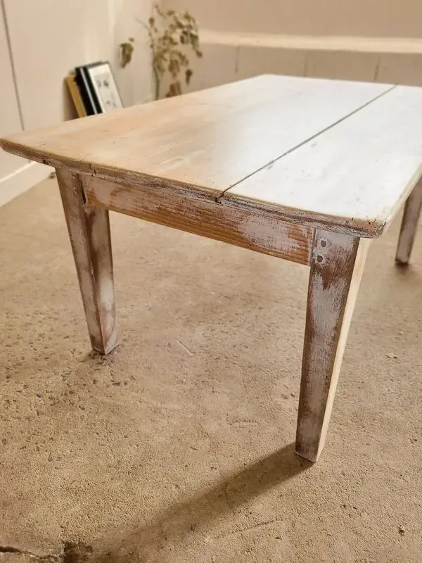 Illustration numéro 5 du produit Table basse patinée