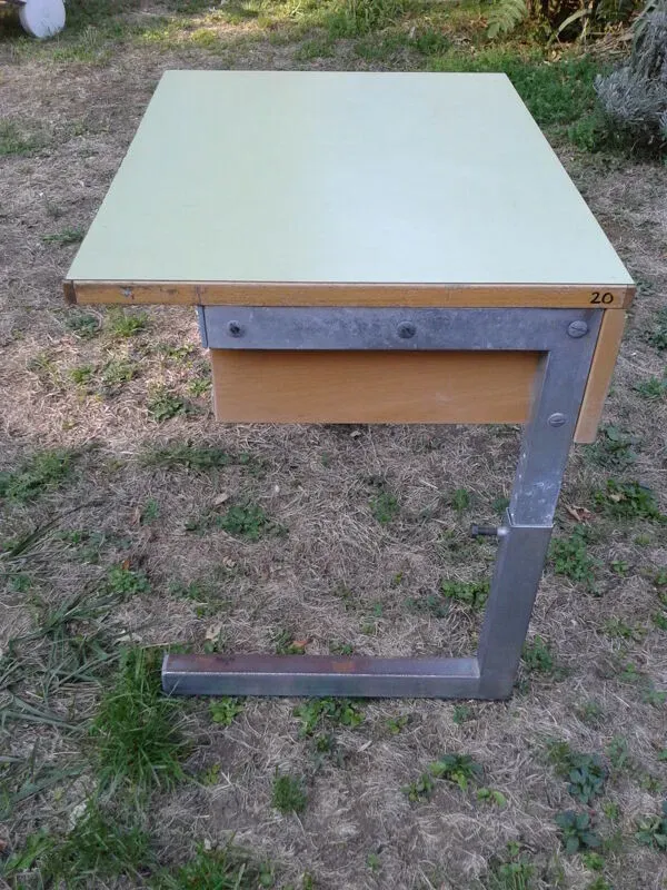 Illustration numéro 5 du produit Pupitre d'école