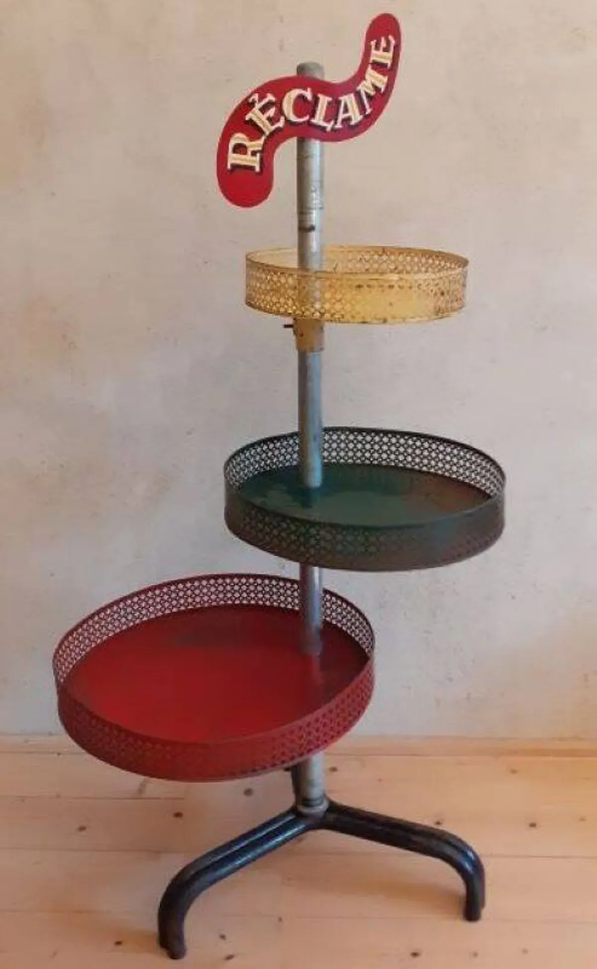 Illustration numéro 5 du produit Présentoir magasin épicerie1950 1960 Paris France tôle perforée rigitulle