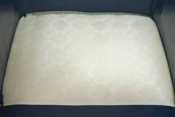 Illustration numéro 5 du produit Fauteuil club en cuir souple bleu pétrole Wittmann, modèle Aura, conçu par Paolo Piva