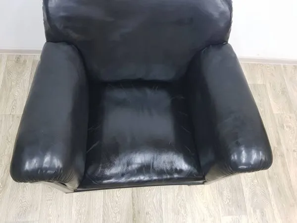 Illustration numéro 5 du produit Fauteuil club vintage avec clous, en cuir, Art Déco, années 1930/40.